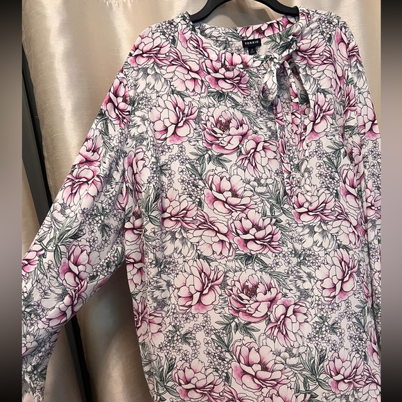 Torrid blouse - Picture 3 of 4
